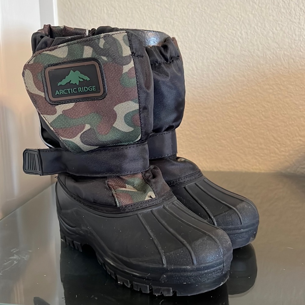 Snow boots